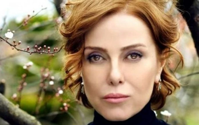 Ο Ερντογάν «έστειλε» στην φυλακή τραγουδίστρια επειδή τον «κορόιδεψε»